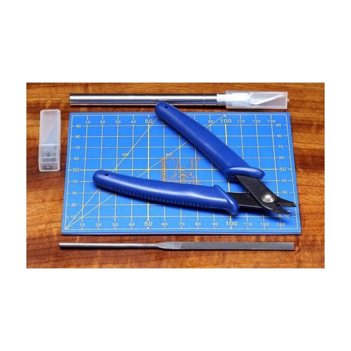 Cutting Board with Tool Set